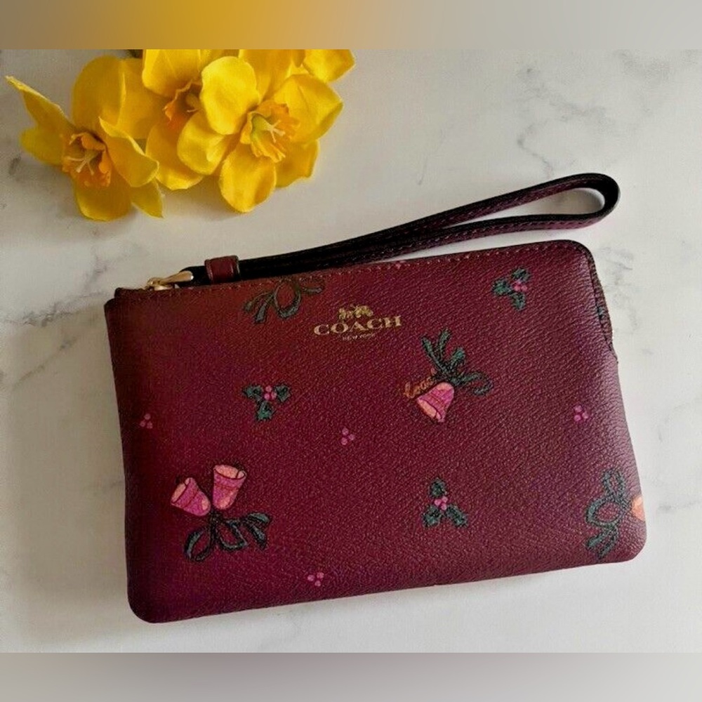 NWT Coach Wristlet Holiday Berries - Picture 16 of 16